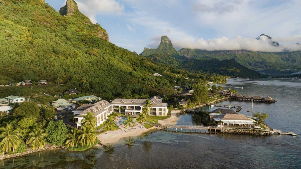 Cook’s Bay Hotel and Suites Daypass Image