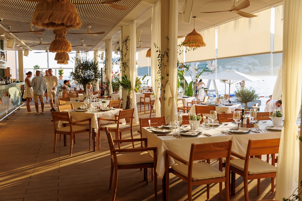 Laguna Beach & Restaurant Image