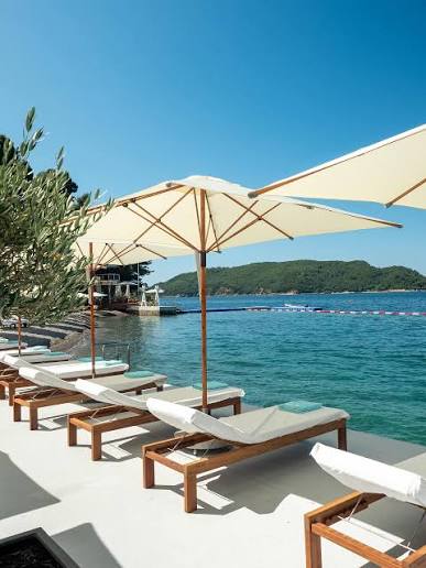 Laguna Beach & Restaurant Image