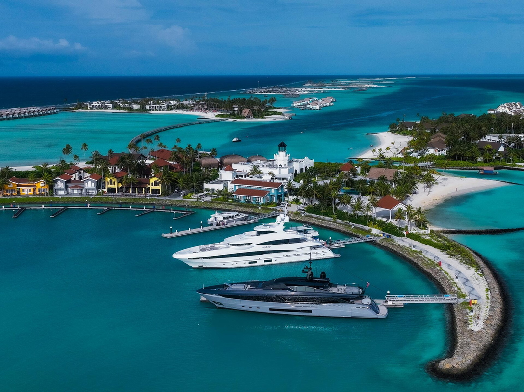 CROSSROADS Maldives Image